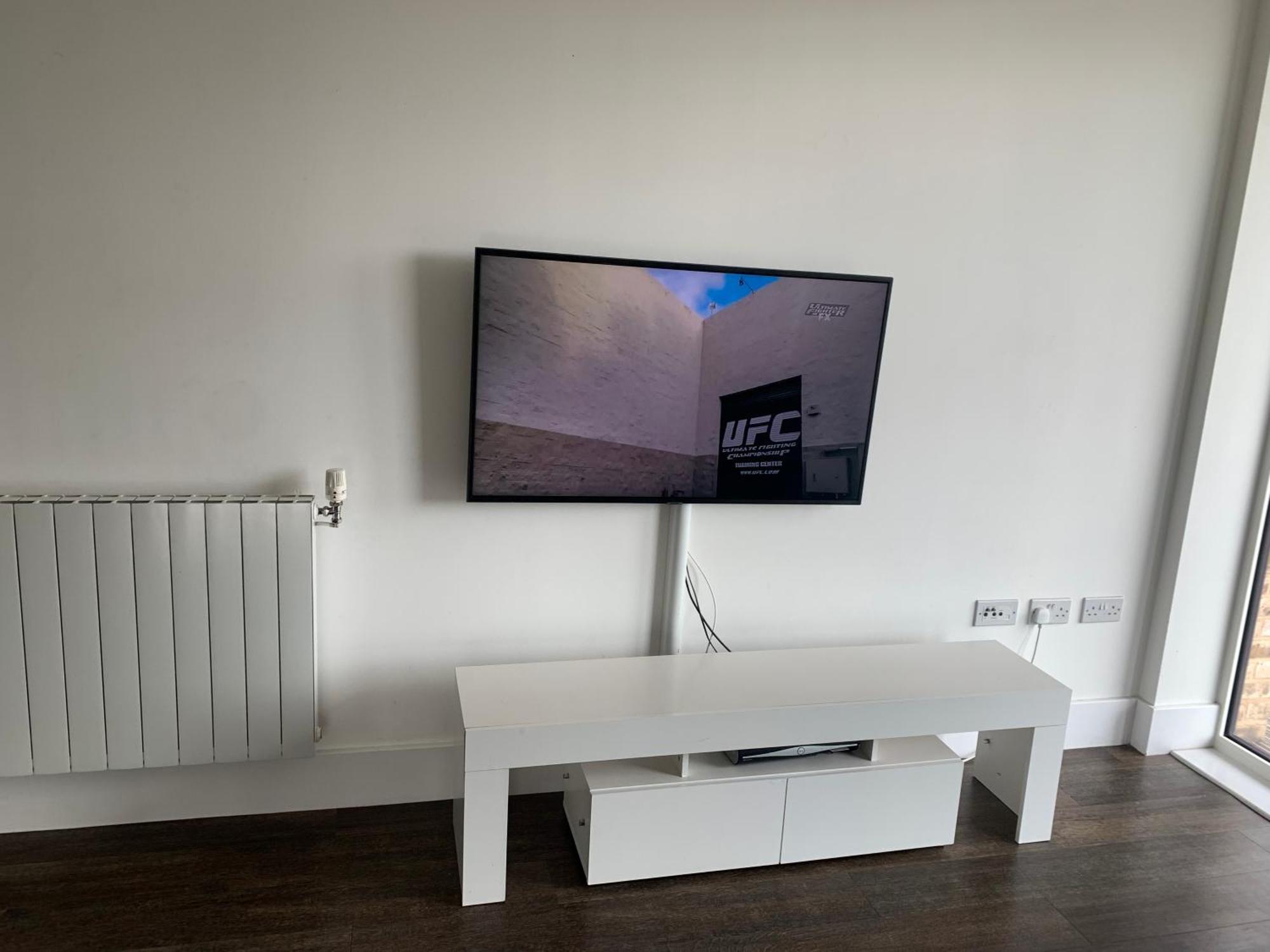 2 Bedroom 2 Bath 1 Ensuite In Roya Asenal Beautiful Views & Parking London Exterior foto