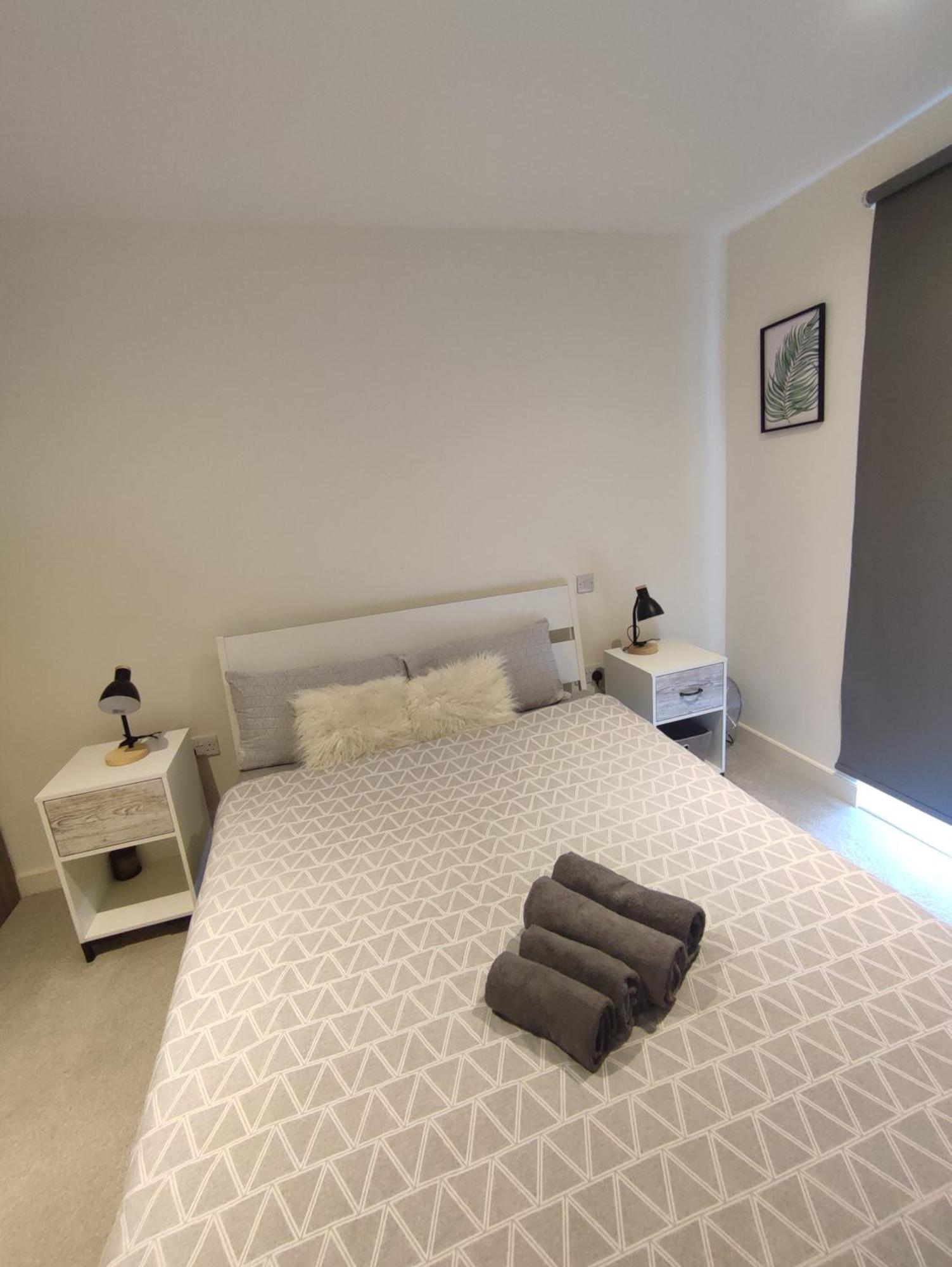 2 Bedroom 2 Bath 1 Ensuite In Roya Asenal Beautiful Views & Parking London Exterior foto
